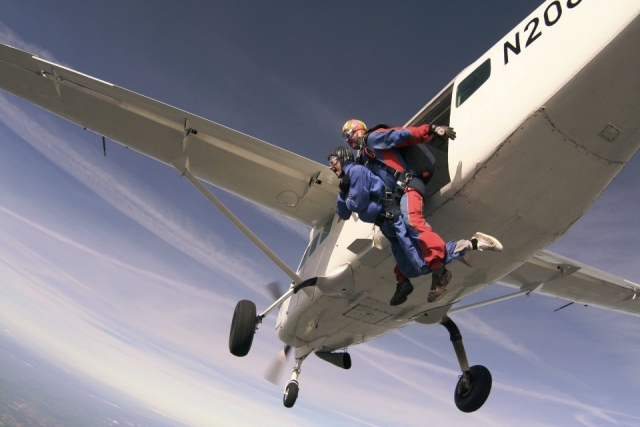  ¡Saltando del avión!